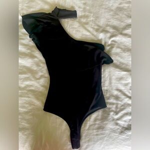 One shoulder black body